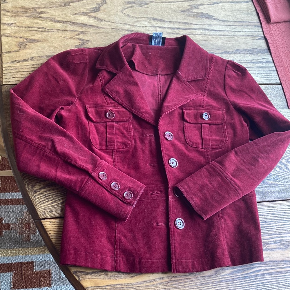 Corduroy women’s short fitted blazer with slight puff sleeves